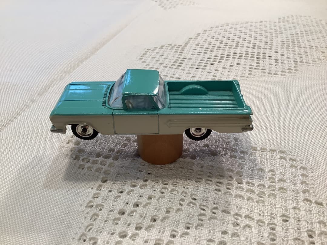 美品激レア　DINKY TOYS シボレー　エルカミーノ白シート ミニカー