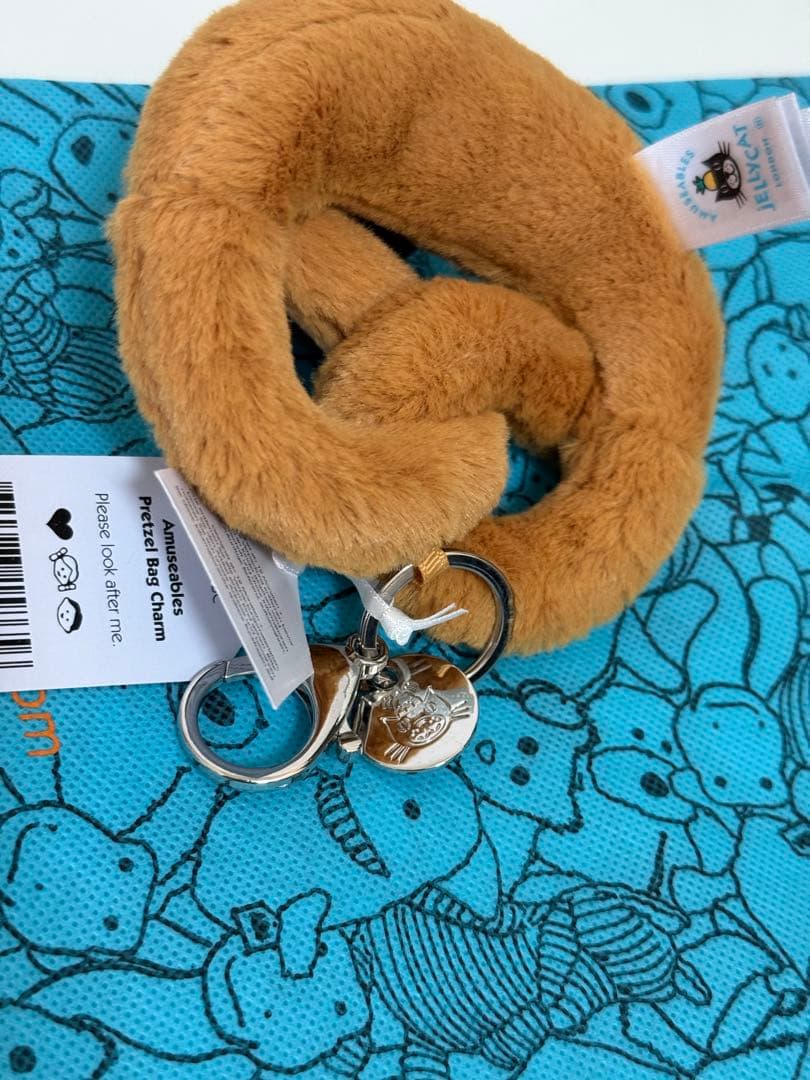 ぬいぐるみ  pretzel bag charm