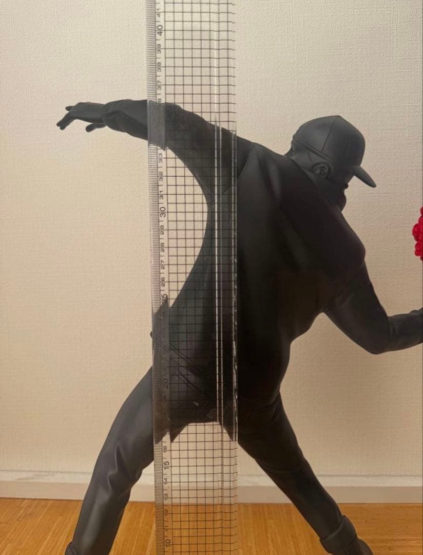 メディコムトイ　フラワーボンバー　バンクシー風ストリートアートフィギュア