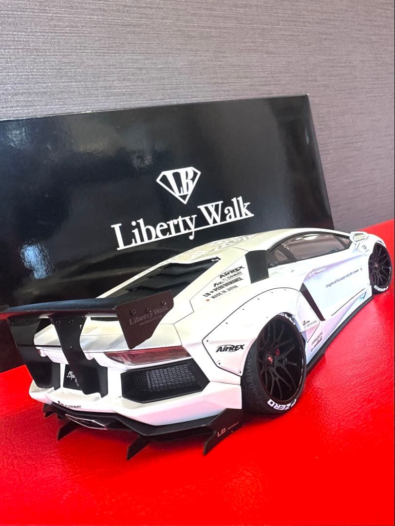 ☆Lamborghini 1/18 アヴェンタドールリバティウォーク　LB