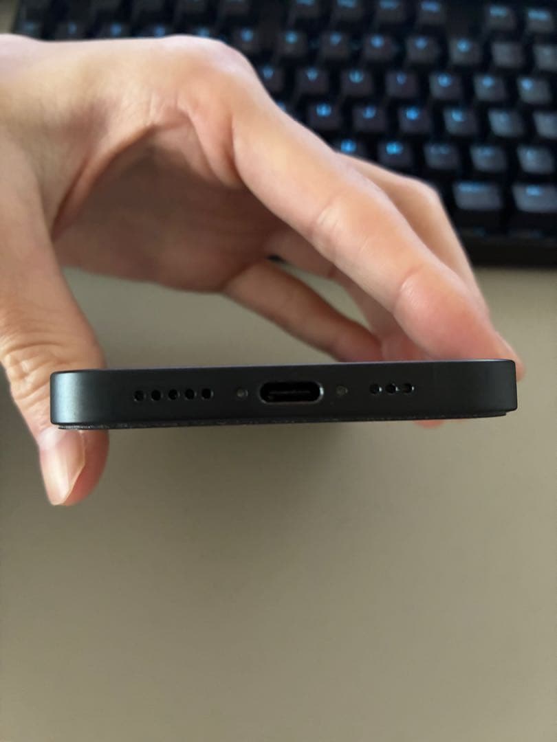 iPhone 16e 本体 ブラック 128GB