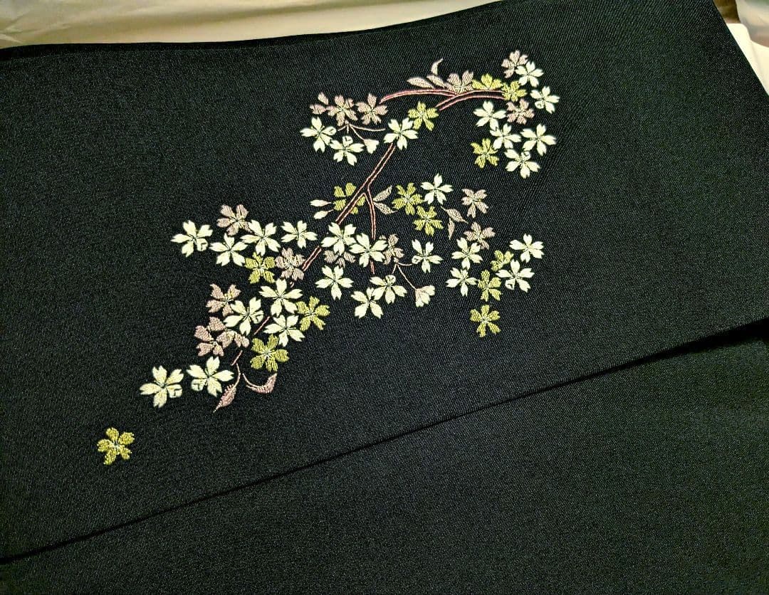 正絹　名古屋帯　桜　月　刺しゅう　日本刺繍　黒　斉藤馨