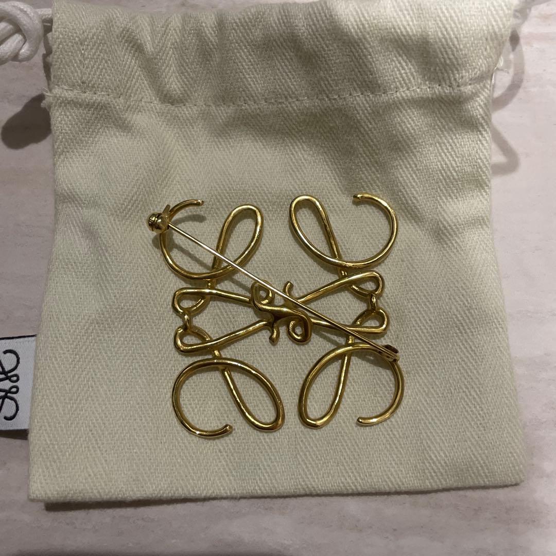 【美品】LOEWE アナグラム　ブローチ　ゴールド