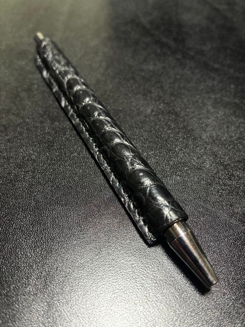 ワイルドスワンズ ボールペン　ペンスタンド　ベイカーオークバークポロサス