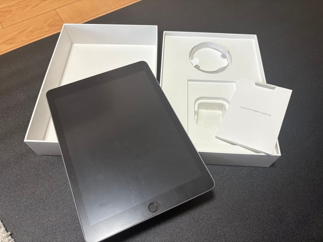Apple iPad 第6世代 Wi-Fiモデル　スペースグレー