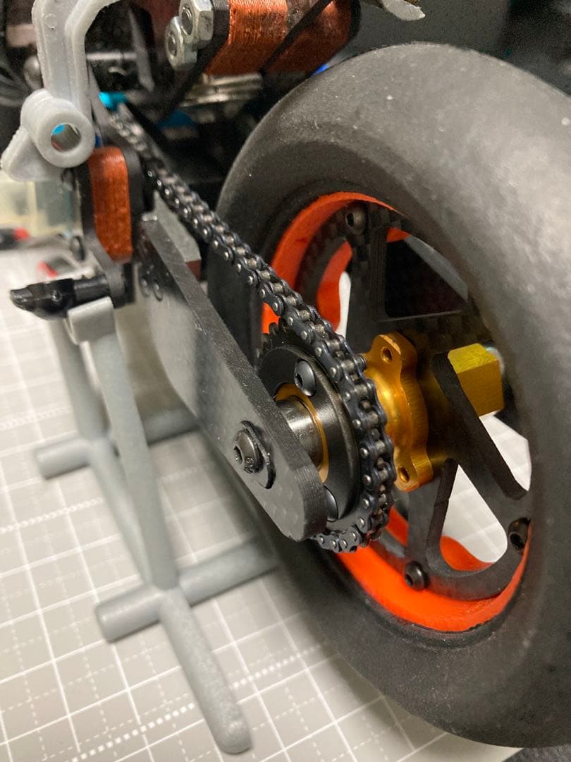 ハングオンレーサーZHレーシング　カーボン製シャーシその他パーツ！