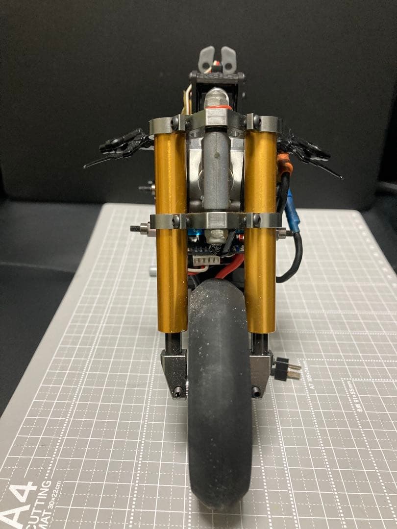 ハングオンレーサーZHレーシング　カーボン製シャーシその他パーツ！