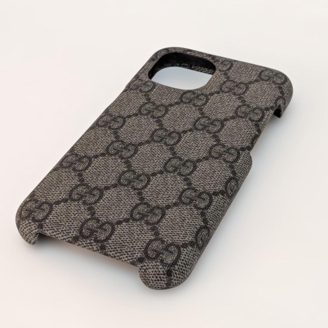 GUCCI iPhone15pro ケース グレー ブラック GGスプリーム柄