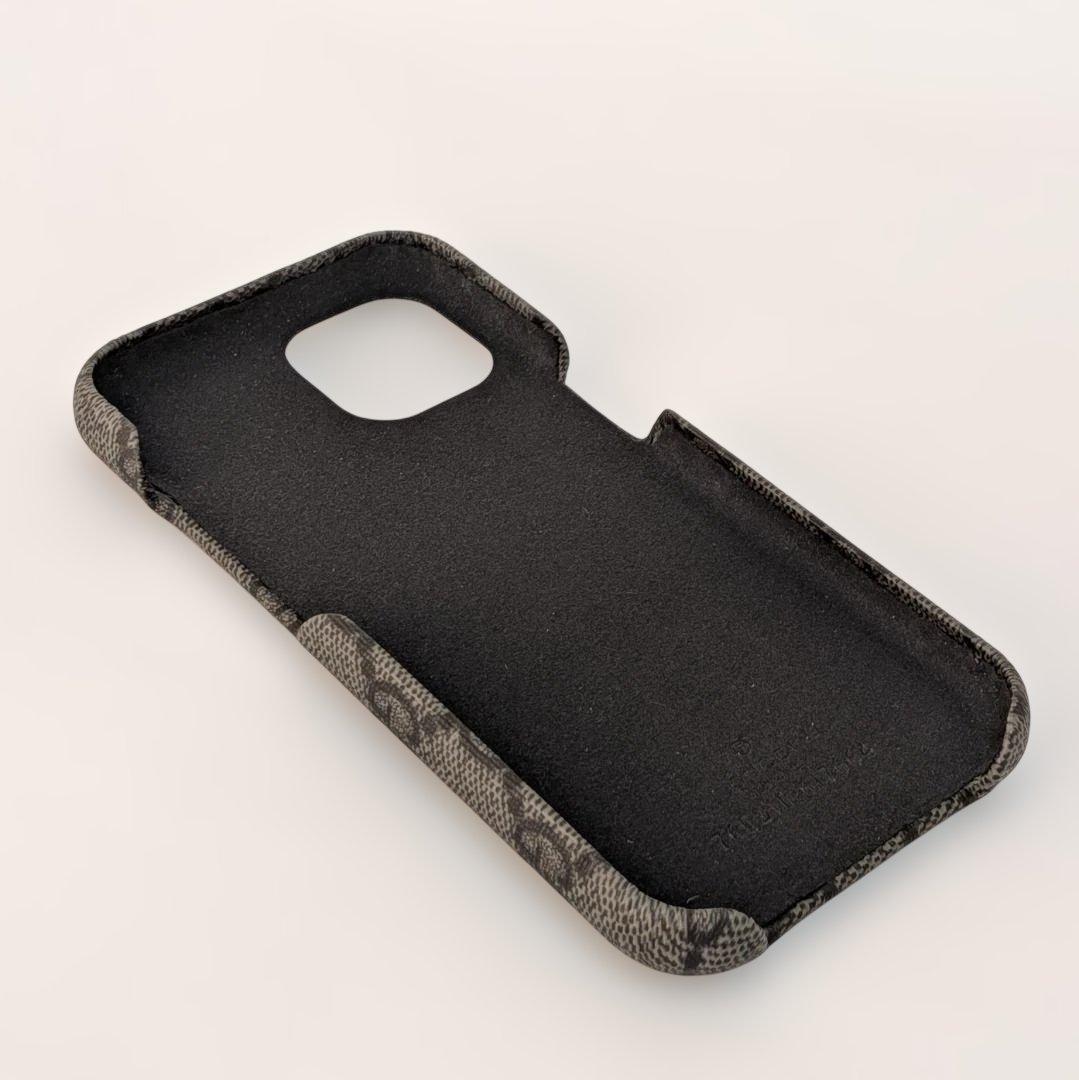 GUCCI iPhone15pro ケース グレー ブラック GGスプリーム柄