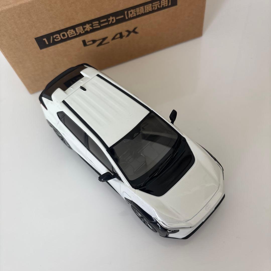 トヨタ 新型bZ4X ミニカーカラーサンプル プラチナホワイトパール【非売品】