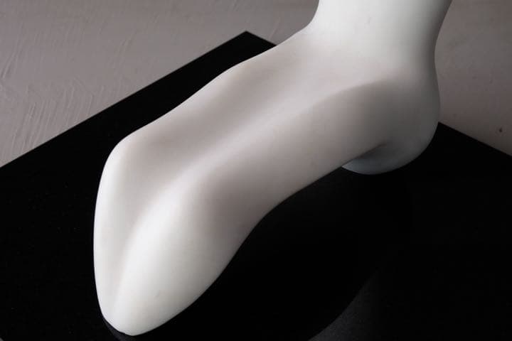 冨田憲二作 白大理石彫刻 裸婦像 石彫り アート 古美術 古道具 レトロ モダン