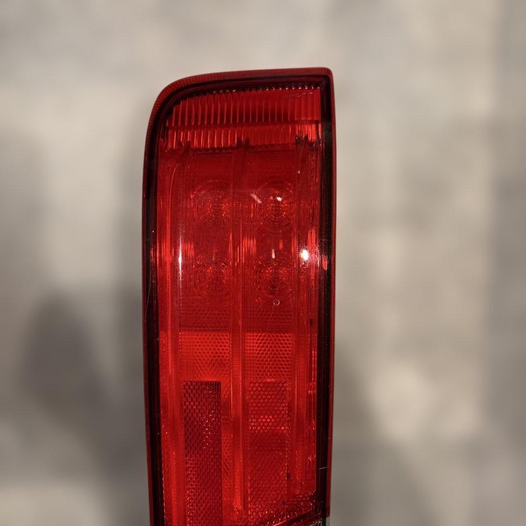 エブリィワゴン　テールランプ　右