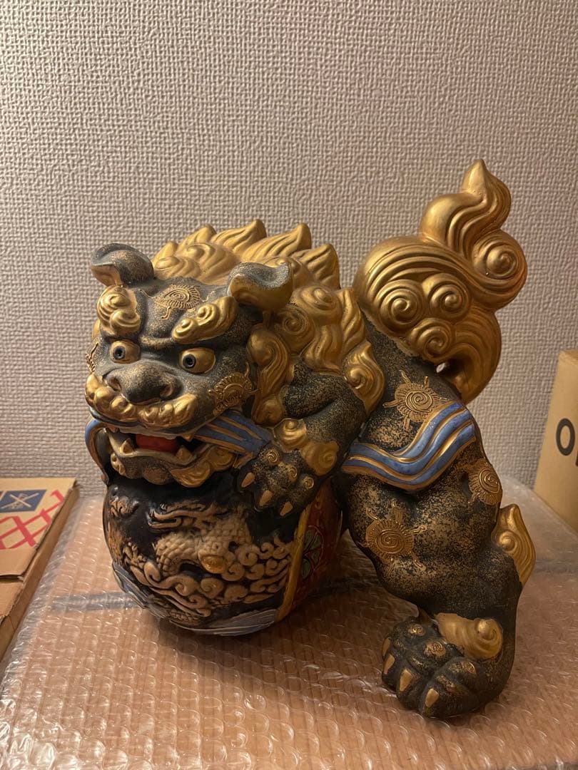 九谷焼の獅子（2体セット）です色絵が美しく飾り物やコレクションとしておすすめです