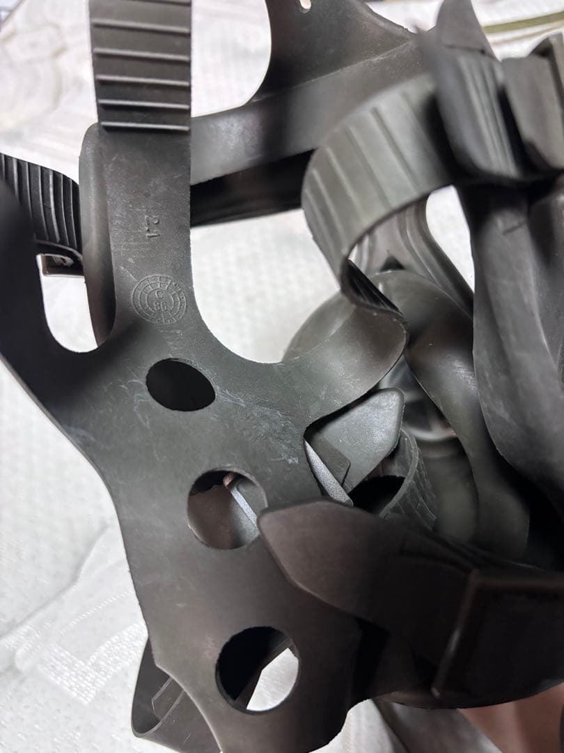 米軍放出品　ガスマスク　２つ、ケースセット