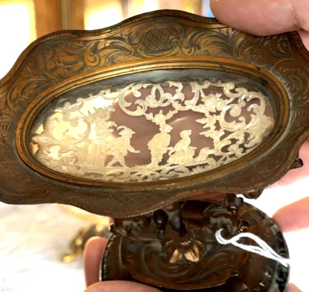 アンティーク 天使像付き装飾品