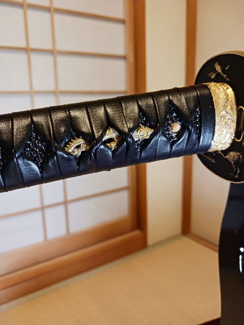 居合前差し用脇差、黒合皮革巻　黒鮫仕、刃紋.矢櫃樋入り二重刃 (訳有り価格)