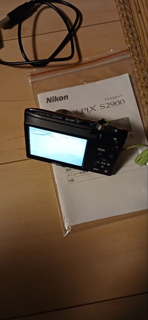Nikon COOLPIX S2900 本体と付属品