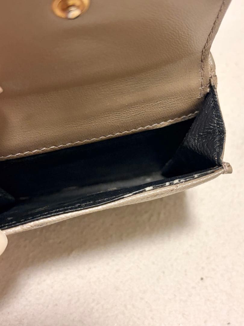 YVES SAINT LAURENT イヴサンローラン ベージュ 三つ折り財布