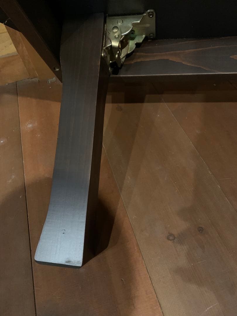 ダークブラウン 木製テーブル 自然な形状