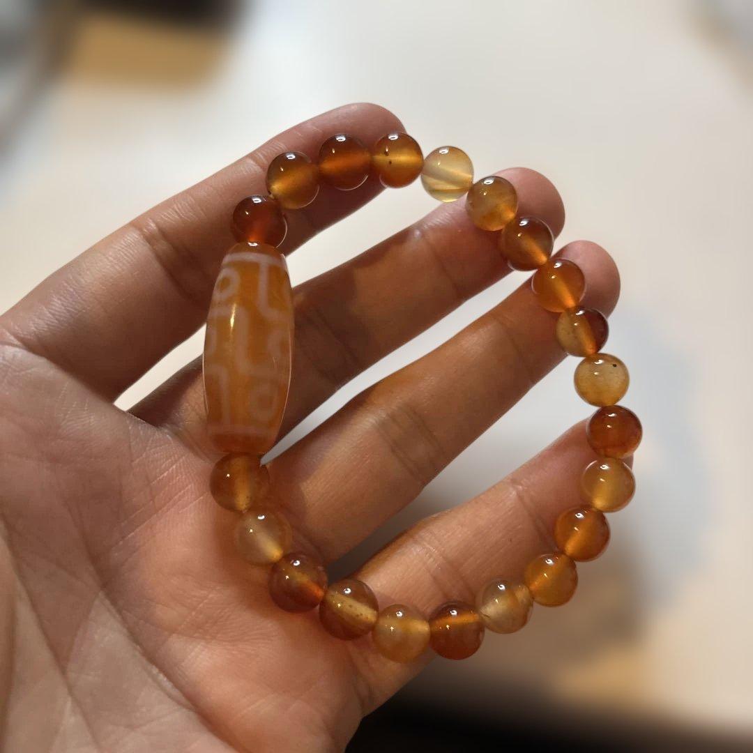 これは！すっごいパワー！希少！老玉髄オレンジ九眼天珠！カーネリアン！すんごいくる