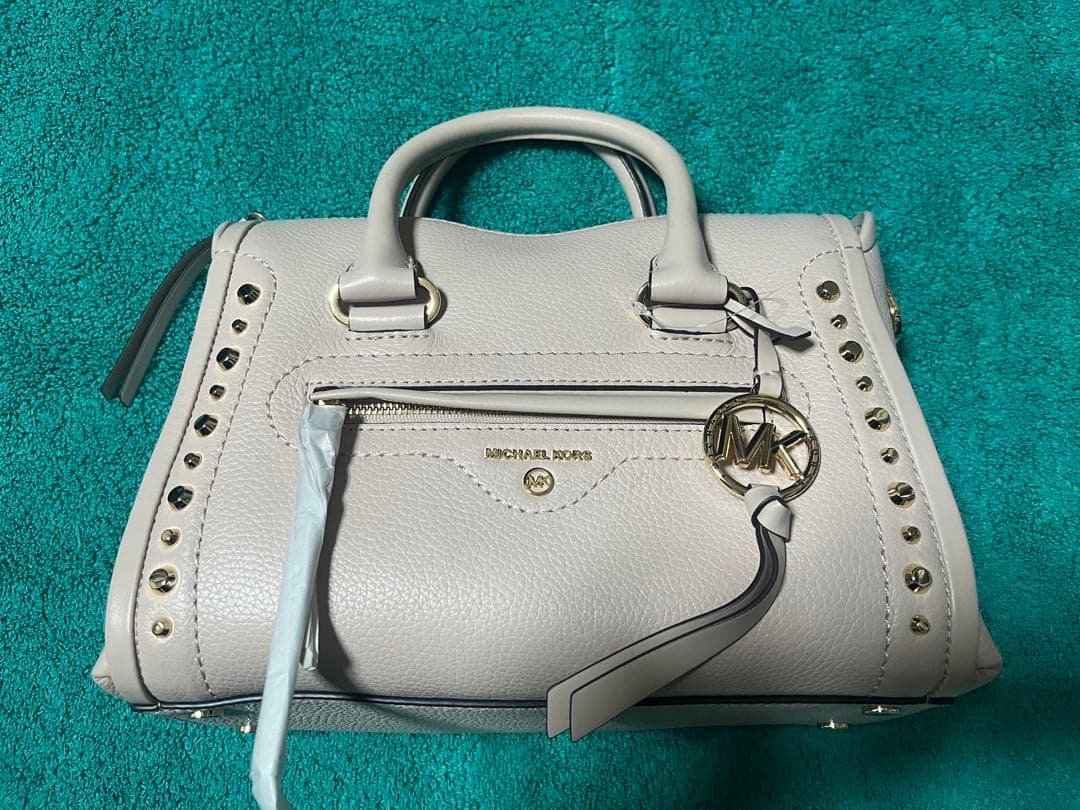 MICHAEL KORS スタッズ付きレザーバッグ