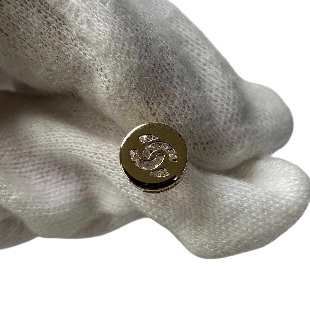 片耳 シャネルCHANEL ココマーク ボタンピアス B25 V ゴールド