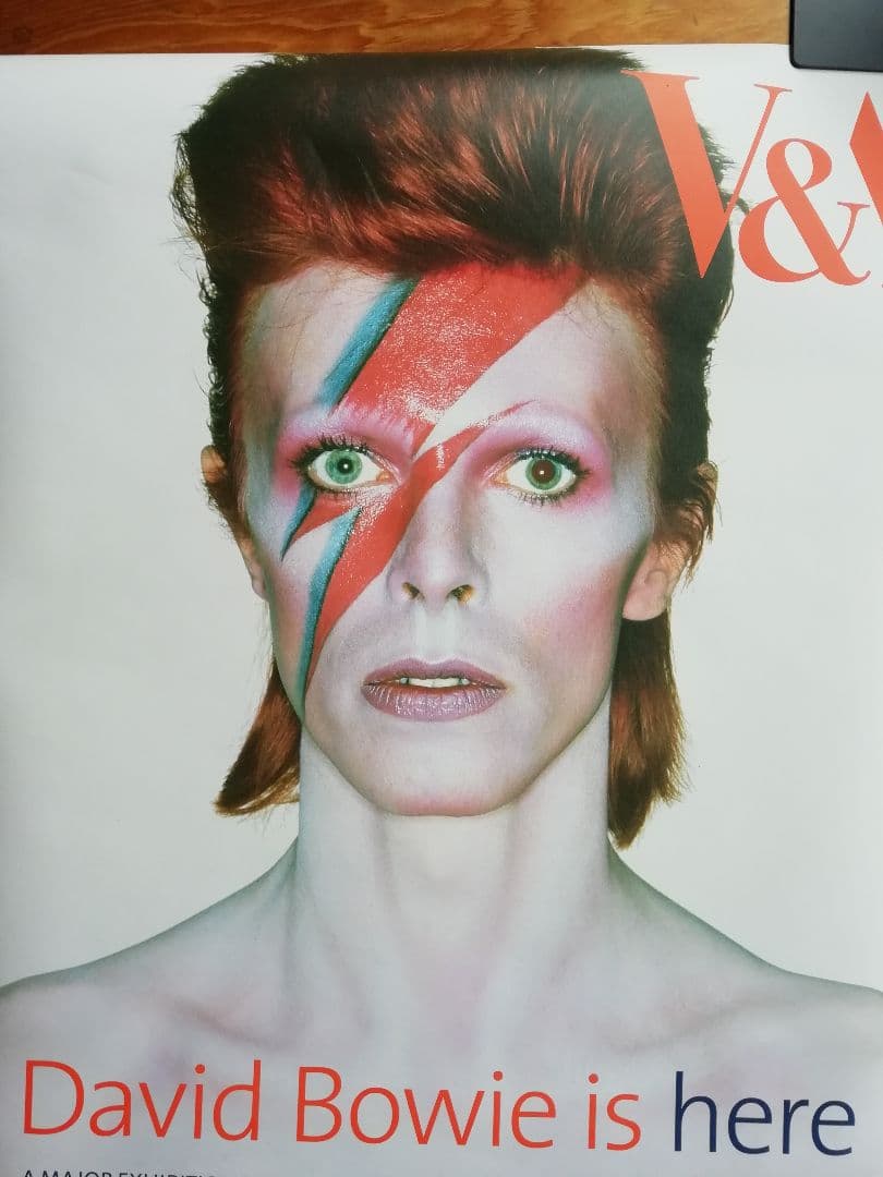 V&A David Bowie is here デヴィッド・ボウイ ポスター