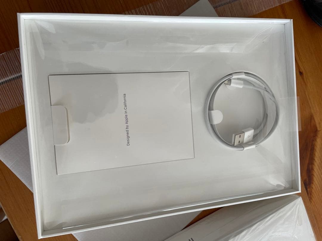 【送料込み】iPad 第6世代 32GB バッテリー良好 未使用充電器＋箱付き