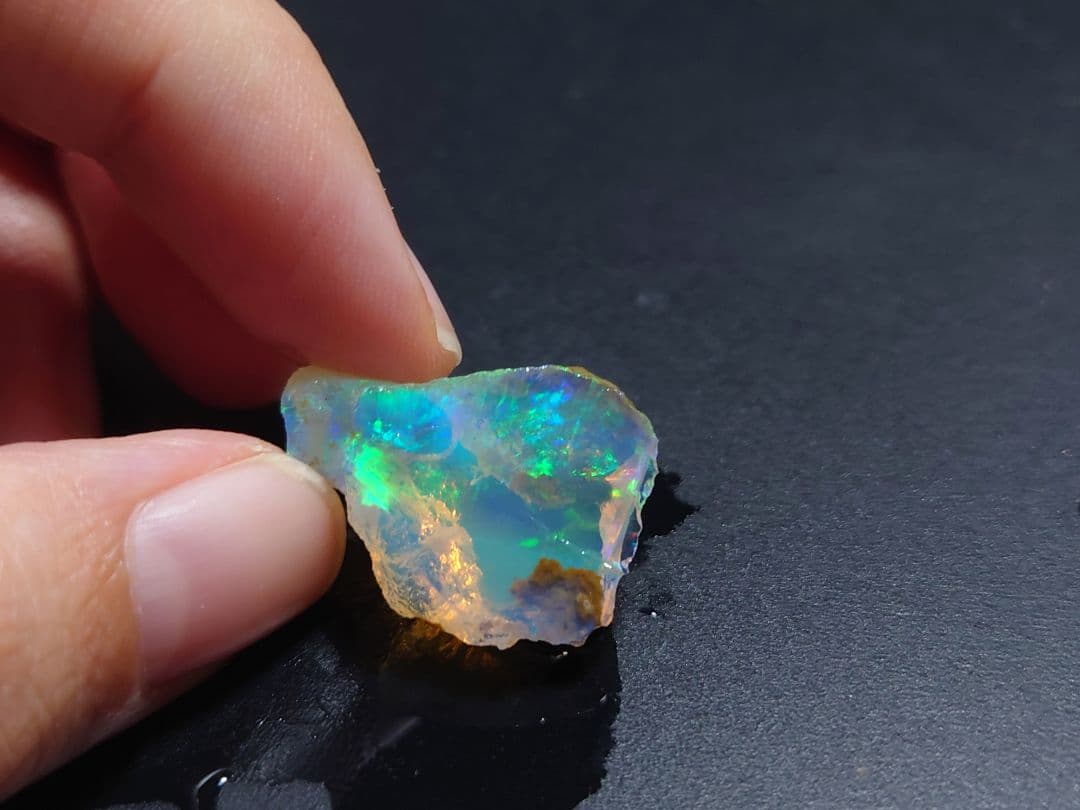 エチオピア　ウェロ産　オパール　鉱物標本　原石　透明　緑　青　チョーク