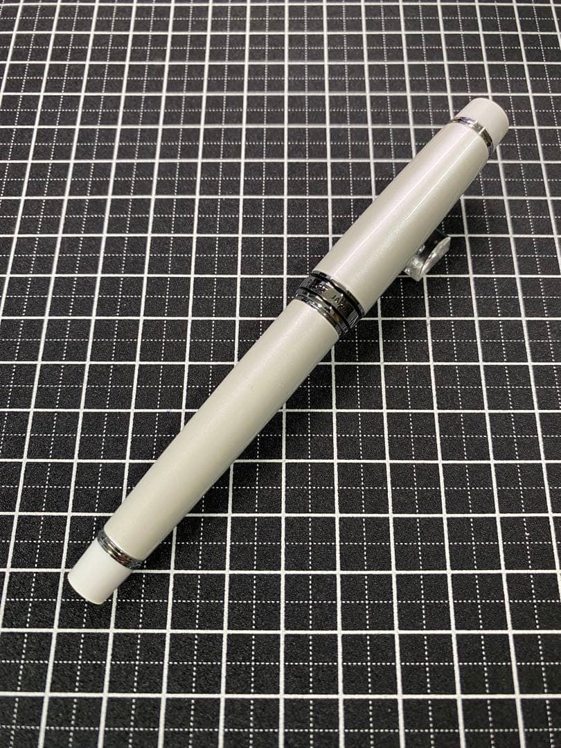 PILOT STELLA 90s Pearl White 万年筆　字幅F