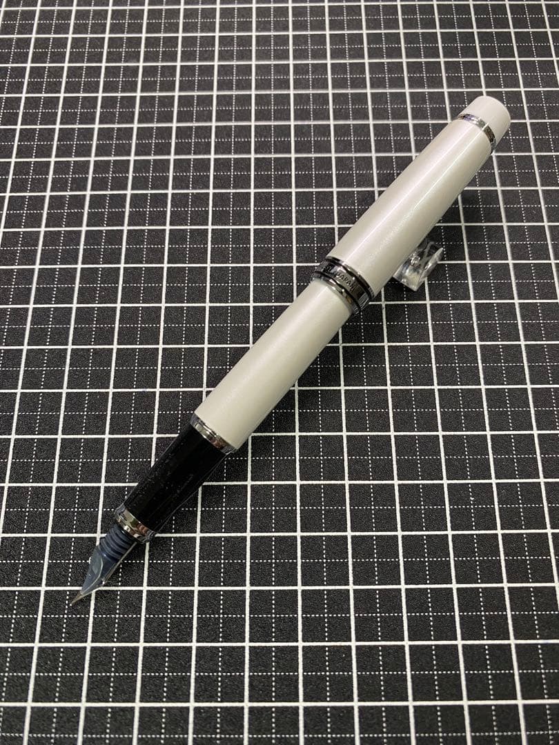 PILOT STELLA 90s Pearl White 万年筆　字幅F