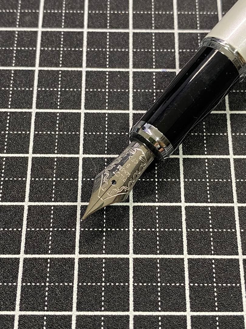 PILOT STELLA 90s Pearl White 万年筆　字幅F