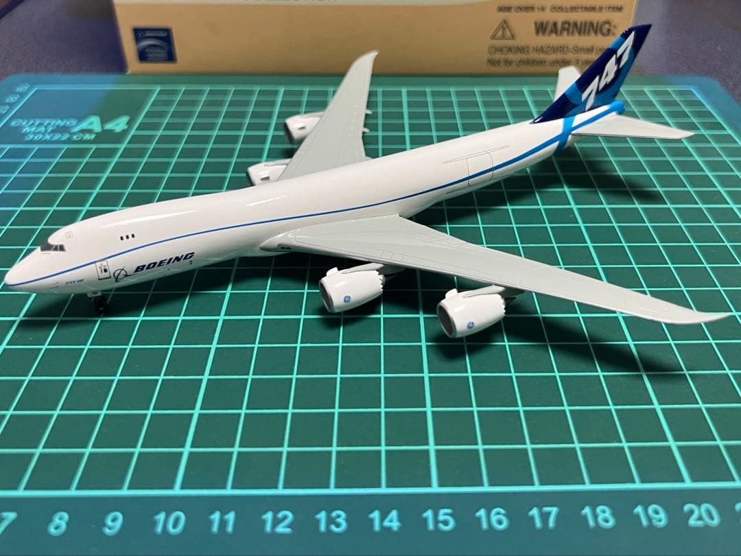 ドラゴン 1/400 ボーイング 747-8F ハウスカラー N747EX