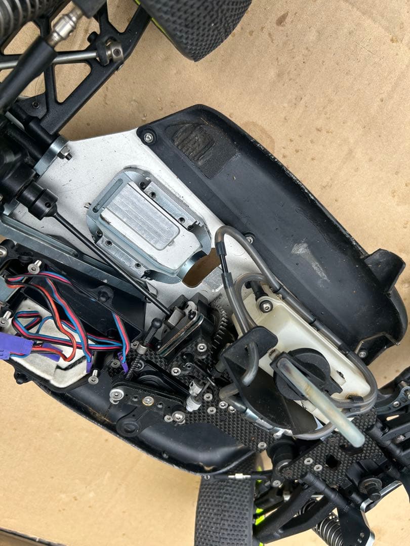 インファーノMBX5R ラジコンカー OS MAX28ZXエンジン付き