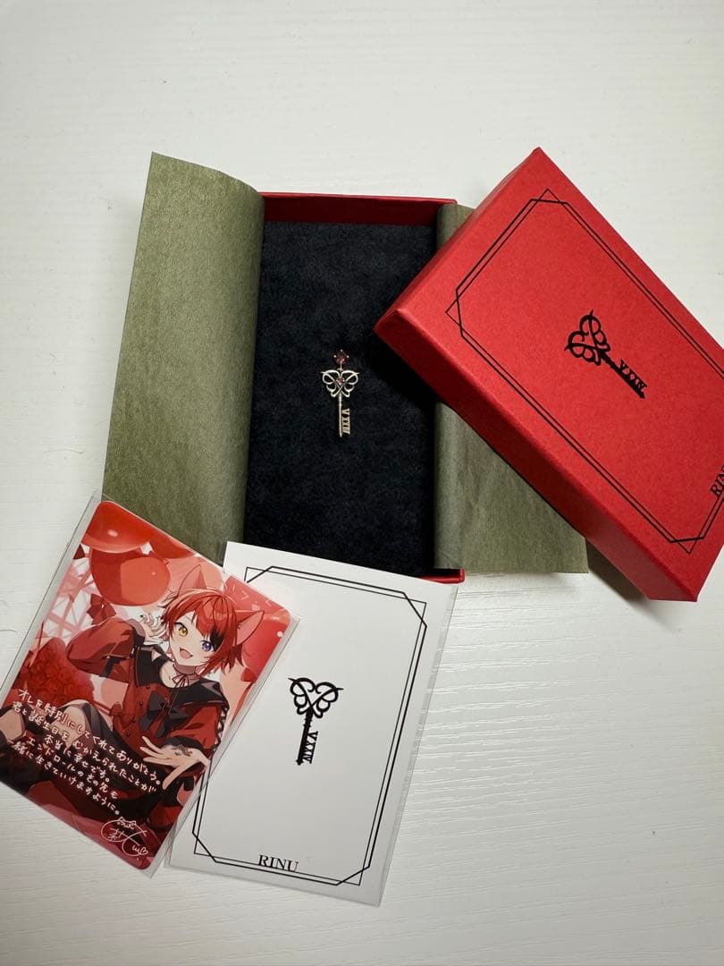 莉犬くん birthdayグッズ キー型ピアス カード付き