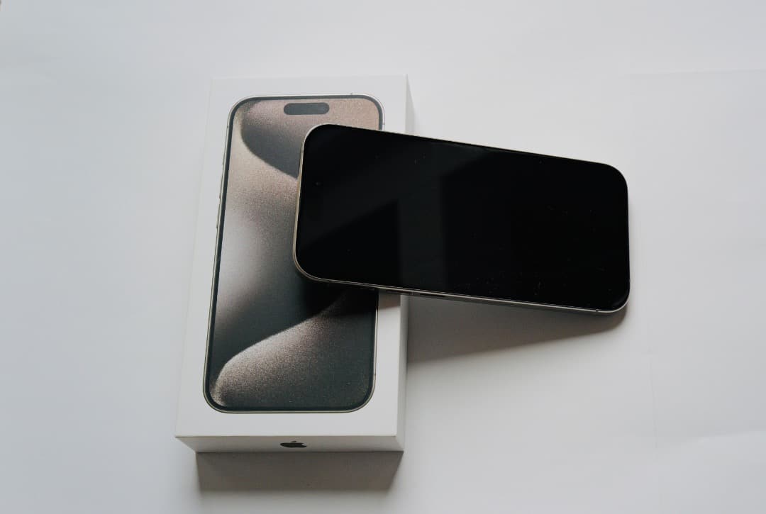 超美品 iPhone 15 Pro ナチュラルチタン 256GB Simフリー