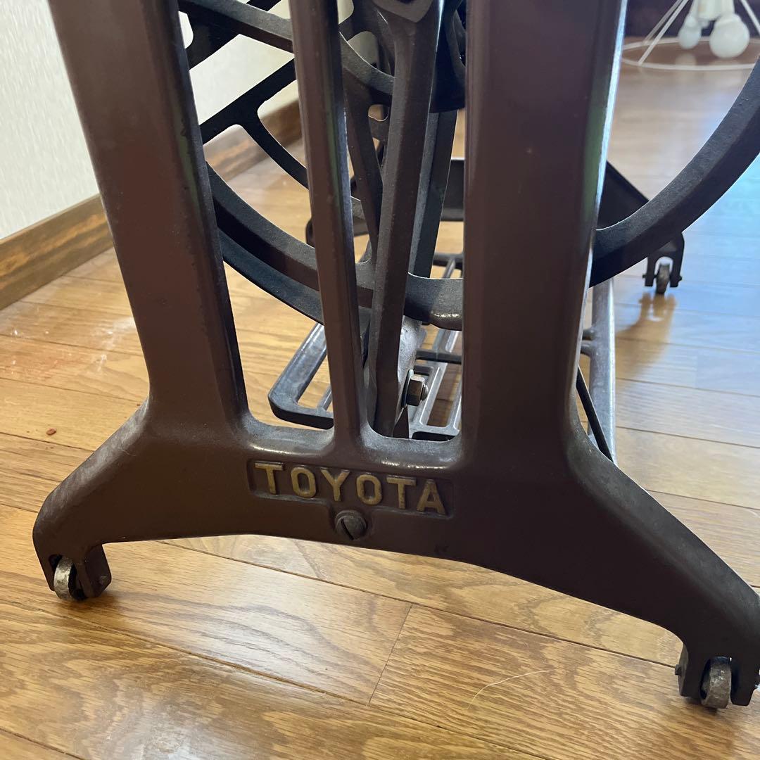 TOYOTAミシンの脚　ＤＩＹでテーブルの脚に！