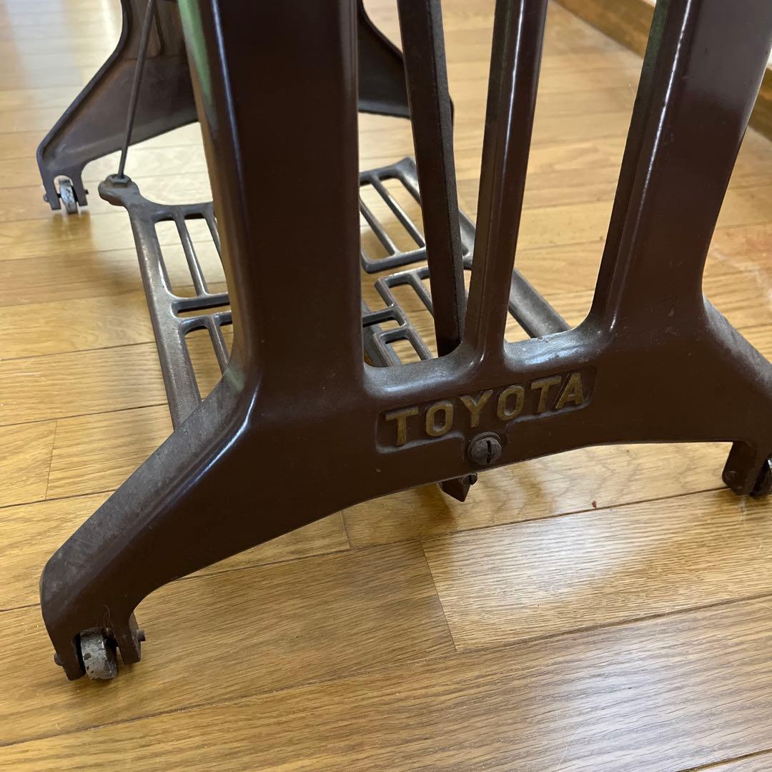 TOYOTAミシンの脚　ＤＩＹでテーブルの脚に！
