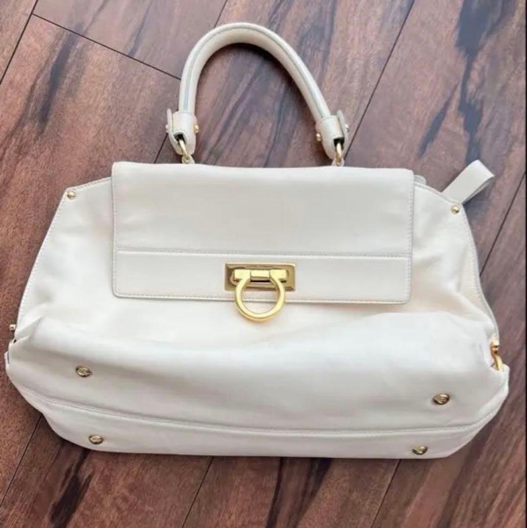 【Noa さん専用】Salvatore Ferragamo ショルダーバッグ
