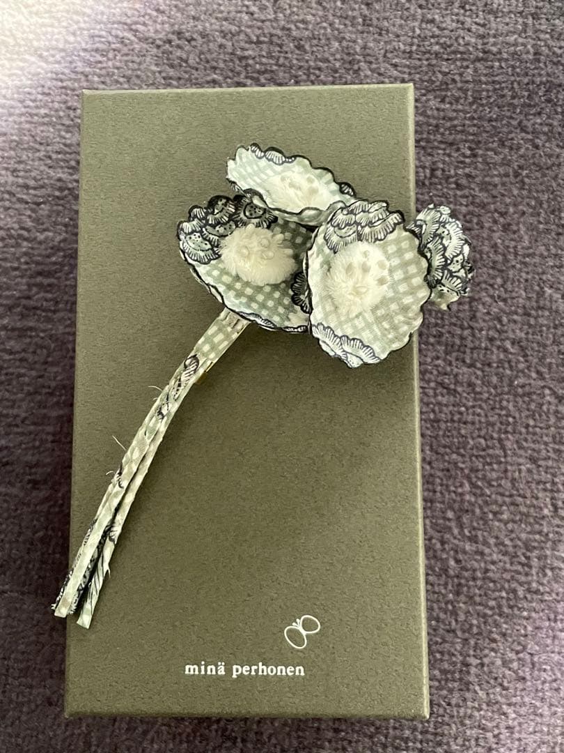 mina perhonen「picnic flower」コサージュ