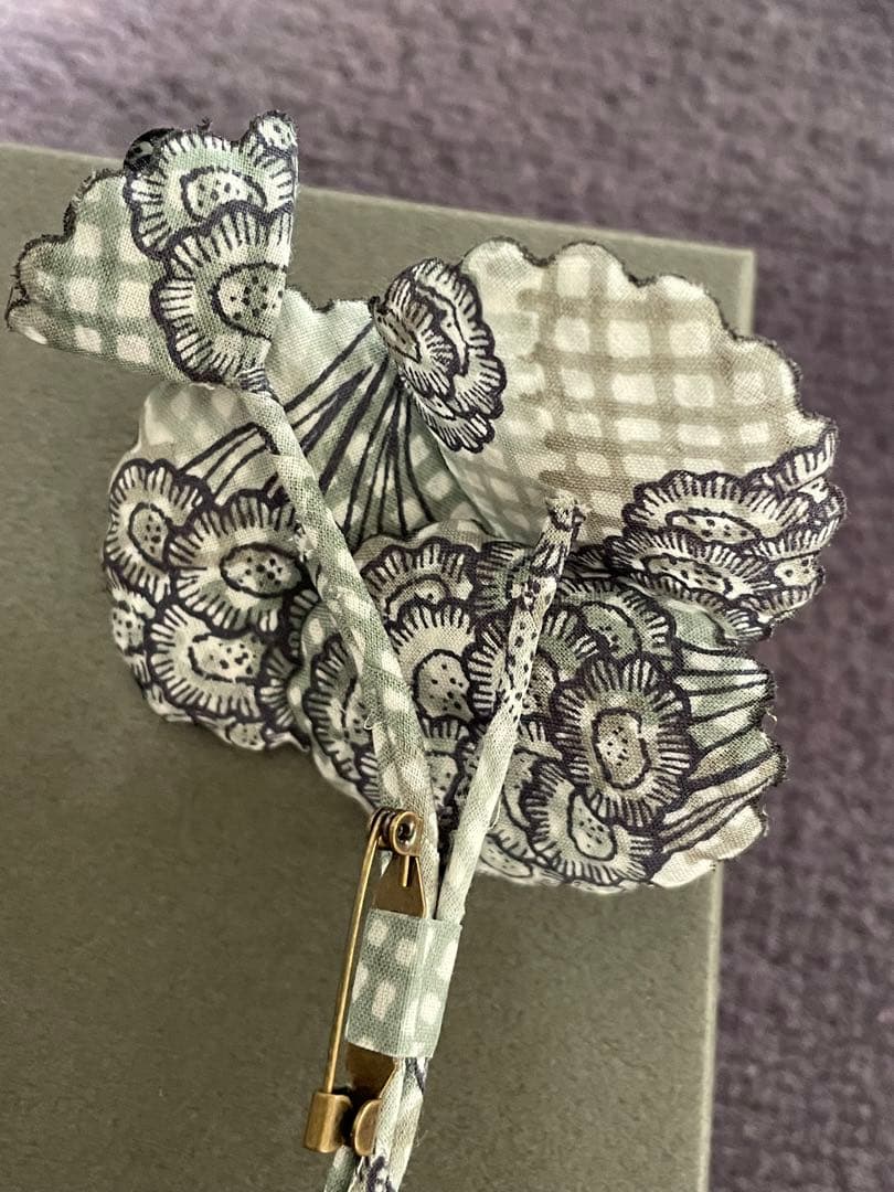 mina perhonen「picnic flower」コサージュ