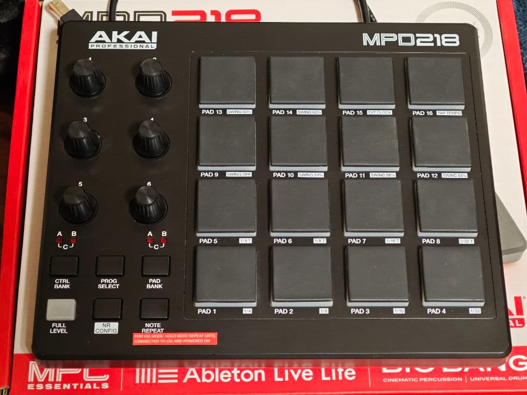 Akai MIDIコントローラー 16パッド MPD218