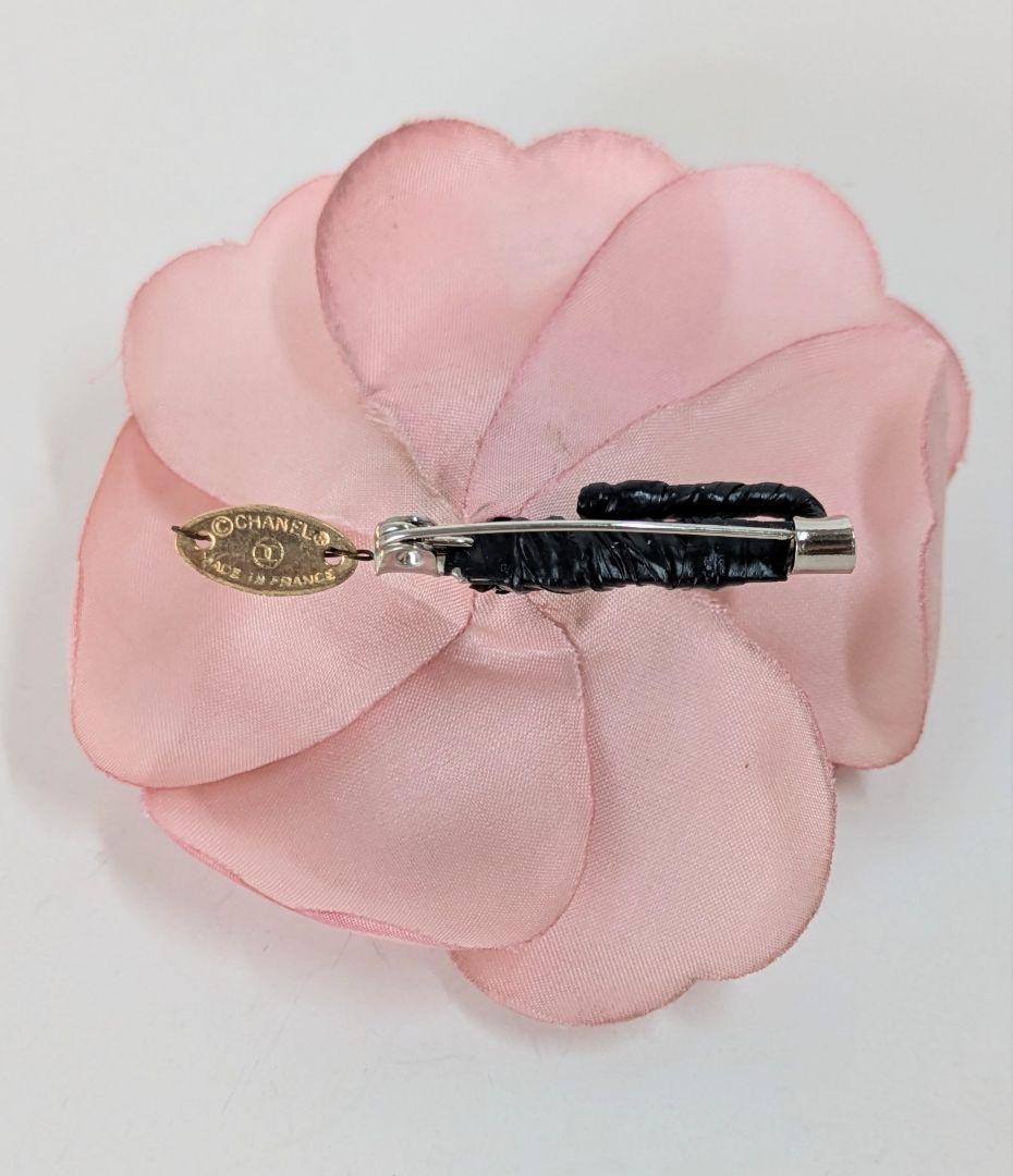 CHANEL シャネル カメリア ピンバッジ ピンブローチ ピンク系 タグ付