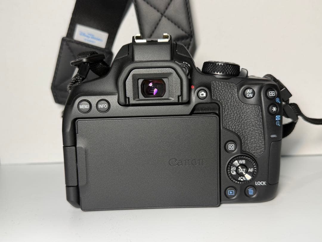 Canon EOS Kiss X10i デジタル一眼レフカメラ　ボディのみ