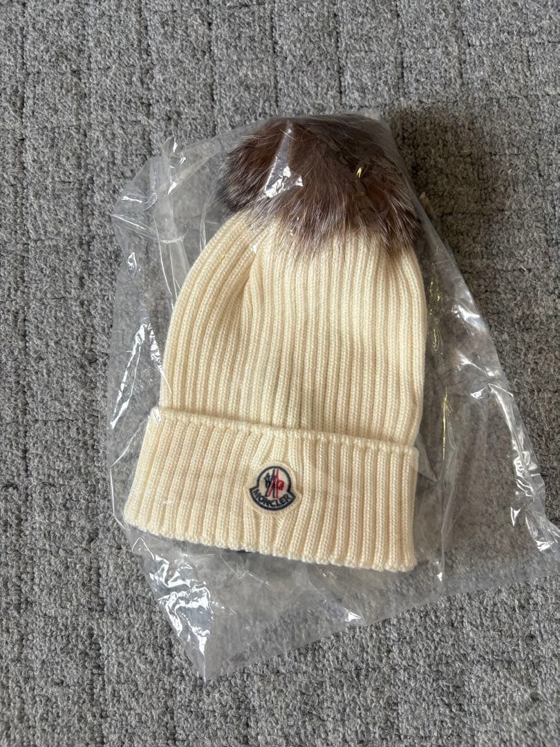 Moncler Enfant アイボリー ビーニー 値下げしました