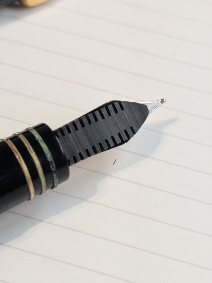 オマス　万年筆　限定　オマス ニューヨーク近代美術館 ペン先18K 750