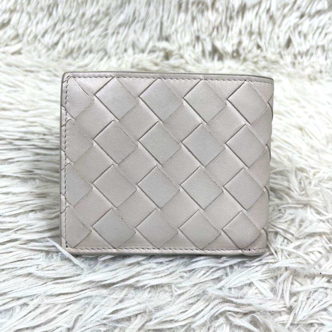 極美品‼️ ボッテガヴェネタ　二つ折り財布　イントレチャート　レザー　アイボリー
