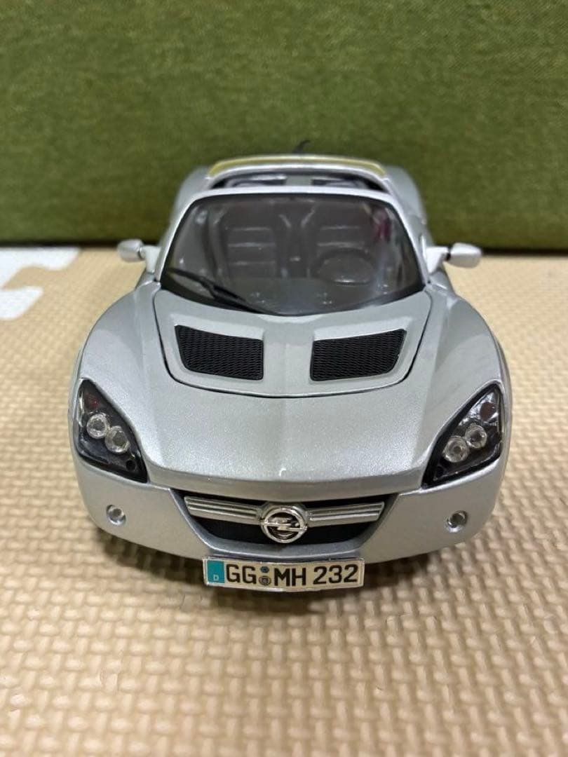 オペル スピードスター 1/18 スケールモデル