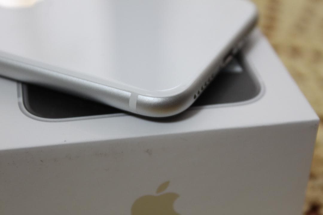 ☆ Apple iPhone SE2 ホワイト 64GB 箱付 simロック無し