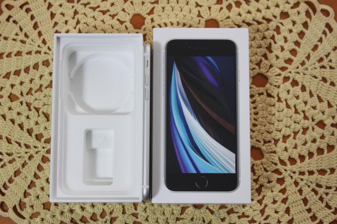 ☆ Apple iPhone SE2 ホワイト 64GB 箱付 simロック無し